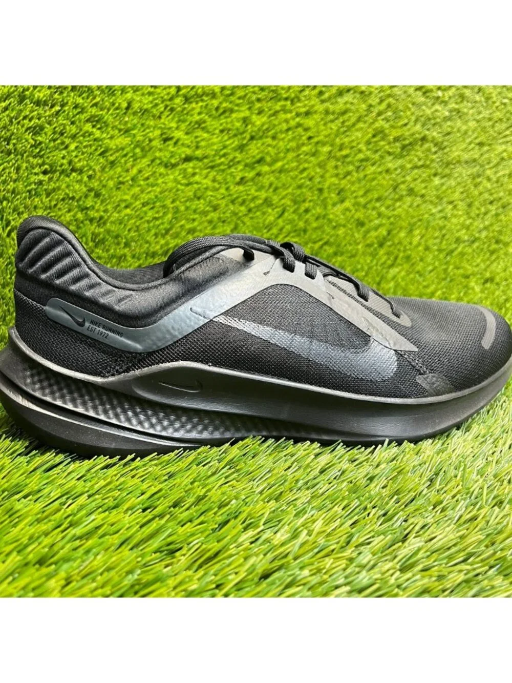 Nike Quest 5 Mens Size 9.5 Black Smoke Gray Athletic Road Running Shoes Sneakers